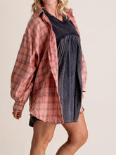 Load image into Gallery viewer, Plaid Buttons Down Long Sleeves Shirt