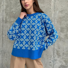 Load image into Gallery viewer, Simple Print Long Sleeve Sweater
