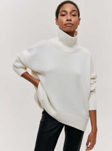 Load image into Gallery viewer, Simple Loose Turtleneck Long Sleeve Sweater