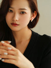 Load image into Gallery viewer, Dainty Pearl Cluster Stud Earrings