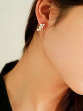 Load image into Gallery viewer, Dainty Pearl Cluster Stud Earrings