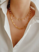 Load image into Gallery viewer, Gold Romantic Floral-Inspired Pearl Necklace
