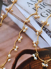 Load image into Gallery viewer, Gold Romantic Floral-Inspired Pearl Necklace