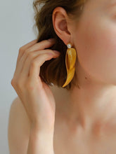 Load image into Gallery viewer, Golden Leaf Pearl Statement Earrings