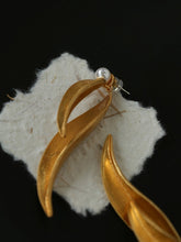 Load image into Gallery viewer, Golden Leaf Pearl Statement Earrings