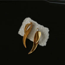Load image into Gallery viewer, Golden Leaf Pearl Statement Earrings