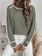 Load image into Gallery viewer, Gray and White Contrast Hem Knit Sweater