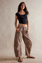 Load image into Gallery viewer, Mid Waiste Wide Leg Denim Jeans