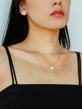 Load image into Gallery viewer, Simple Baroque Pearl Earrings