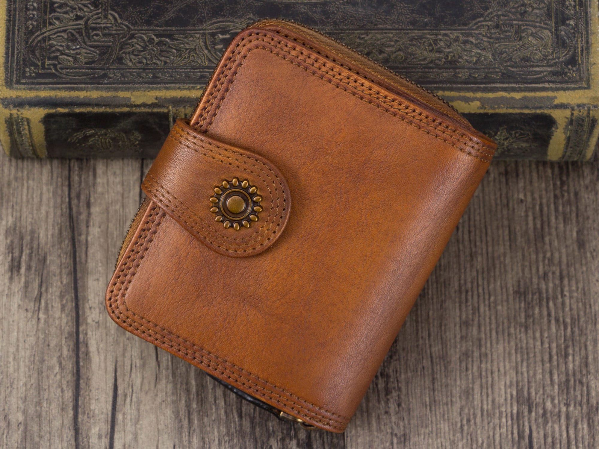 Retro Handmade Zipper Leather Short Wallets Purse for Women