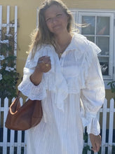 Load image into Gallery viewer, Loose White Cotton Frill Lace Dress
