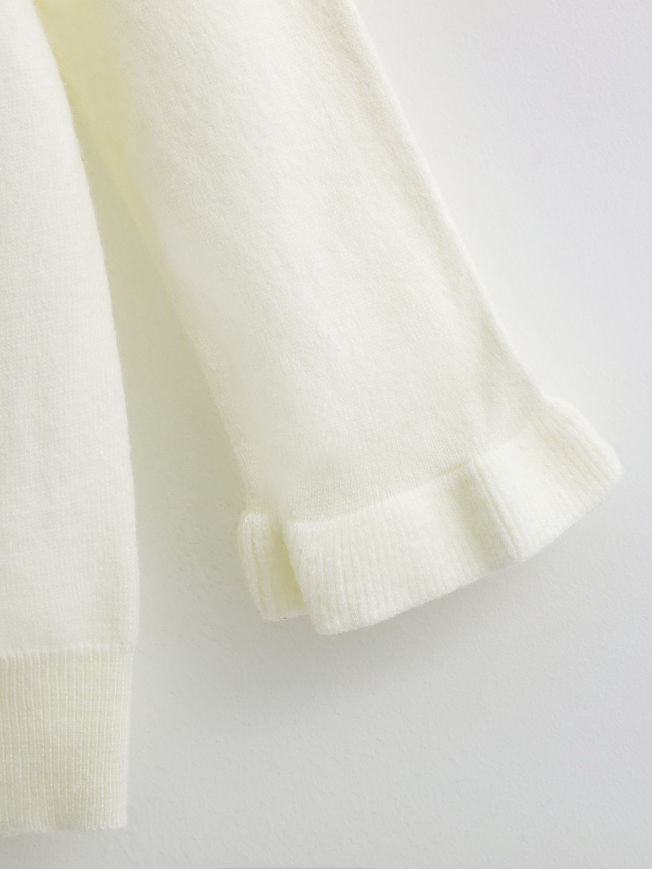 Long Sleeves Ruffled V-neck Sweater