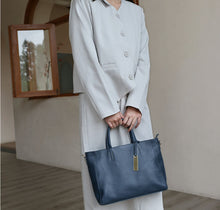 Load image into Gallery viewer, Large Full Grain Leather Tote Handbag
