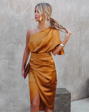Load image into Gallery viewer, Sexy One Shoulder Irregular Pleated Party MIidi Dress
