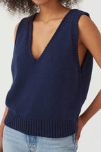 Load image into Gallery viewer, Women&#39;s Sleeveless Small Vest Sweater
