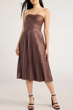 Load image into Gallery viewer, Sexy Strapless Pleated Mid Dress
