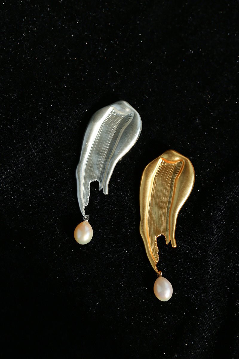 Asymmetrical Brushstroke Pearl Brooch