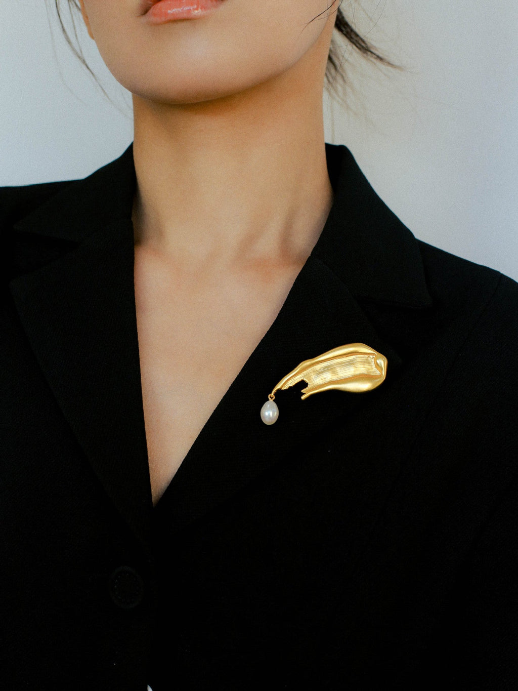 Asymmetrical Brushstroke Pearl Brooch