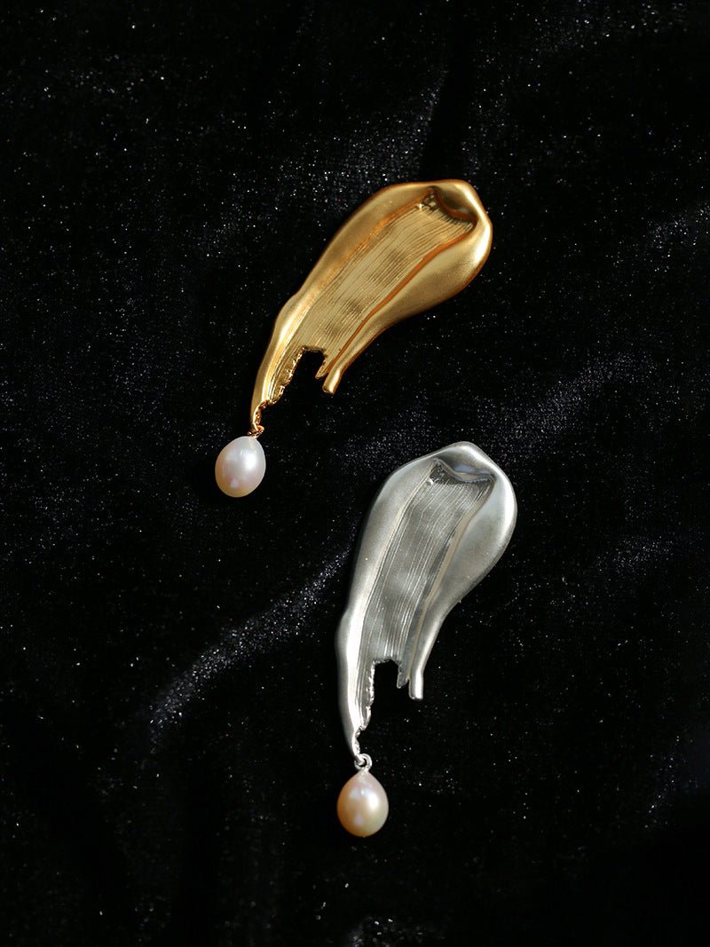 Asymmetrical Brushstroke Pearl Brooch