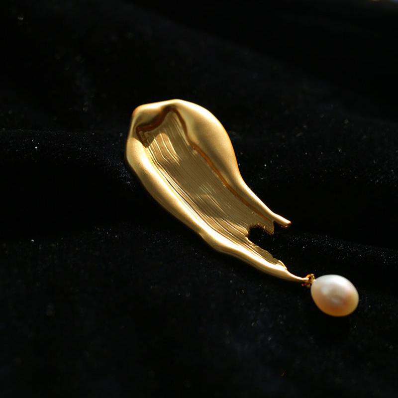 Asymmetrical Brushstroke Pearl Brooch