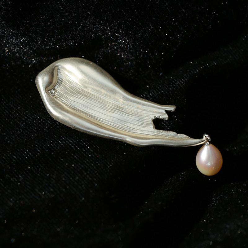 Asymmetrical Brushstroke Pearl Brooch