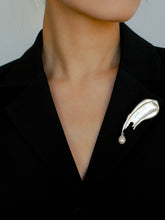 Load image into Gallery viewer, Asymmetrical Brushstroke Pearl Brooch
