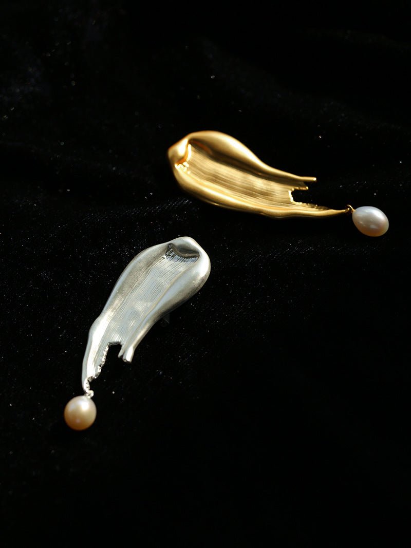 Asymmetrical Brushstroke Pearl Brooch