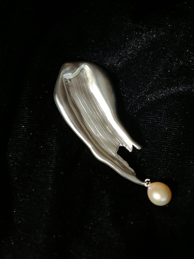 Asymmetrical Brushstroke Pearl Brooch