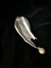 Load image into Gallery viewer, Asymmetrical Brushstroke Pearl Brooch
