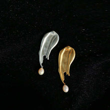 Load image into Gallery viewer, Asymmetrical Brushstroke Pearl Brooch
