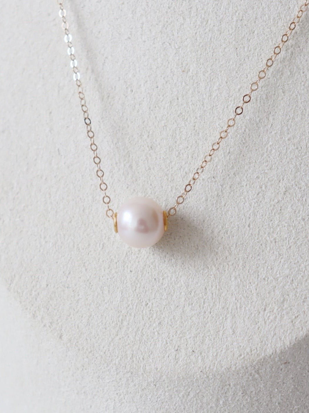 Dainty Pearl Pendant Necklace