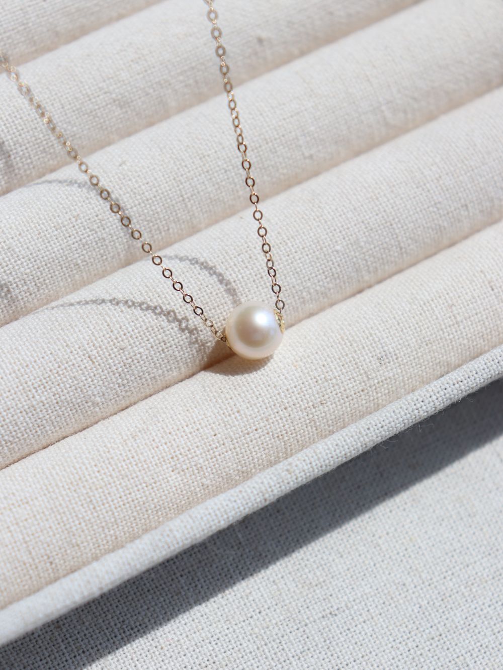 Dainty Pearl Pendant Necklace