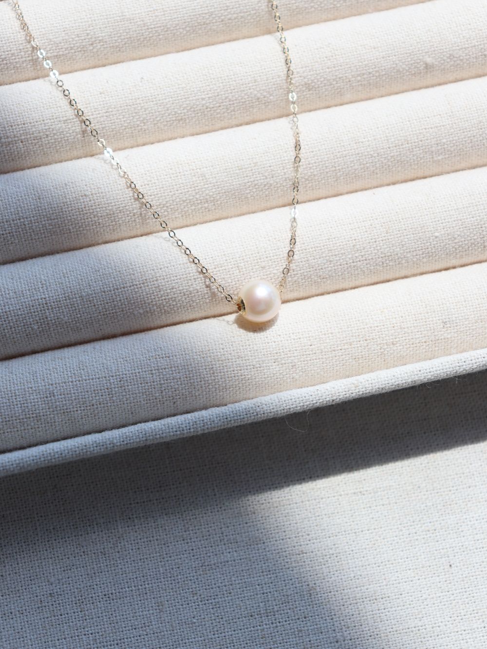 Dainty Pearl Pendant Necklace