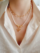 Load image into Gallery viewer, Gold Romantic Floral-Inspired Pearl Necklace 
