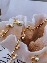 Load image into Gallery viewer, Gold Romantic Floral-Inspired Pearl Necklace 
