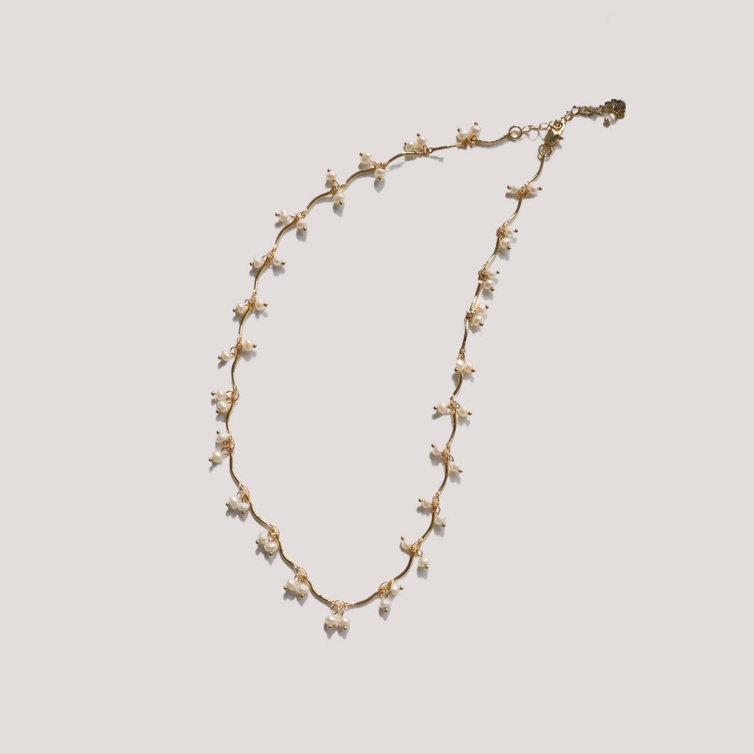 Gold Romantic Floral-Inspired Pearl Necklace