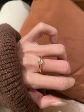 Load image into Gallery viewer, Gold Spinning Star Ring

