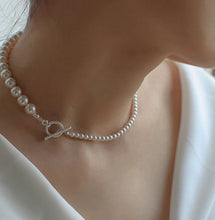 Load image into Gallery viewer, Gradient Collarbone T-Bar Pearl Necklace

