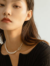 Load image into Gallery viewer, Gradient Collarbone T-Bar Pearl Necklace

