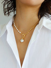 Load image into Gallery viewer, Minimalist Gold Chain Freshwate Pearl Pendant Necklace
