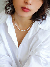 Load image into Gallery viewer, Minimalist Gold Chain Freshwate Pearl Pendant Necklace
