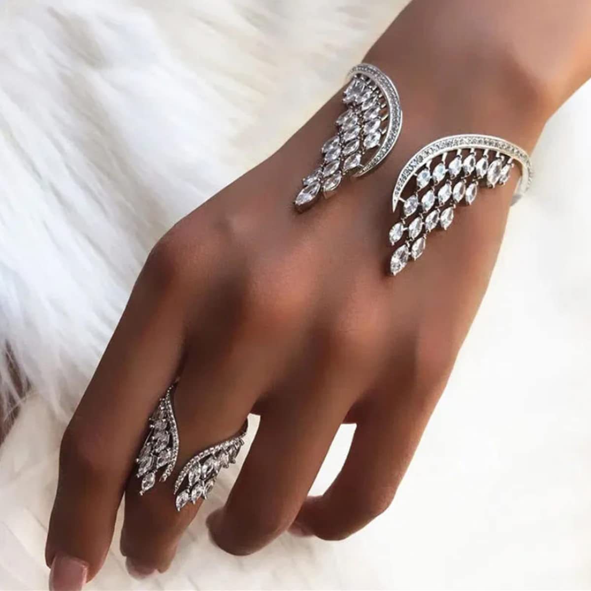 Elegant Angel wings bracelet