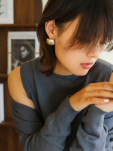 Load image into Gallery viewer, Pearl Gold Wire-Cage Stud Earrings
