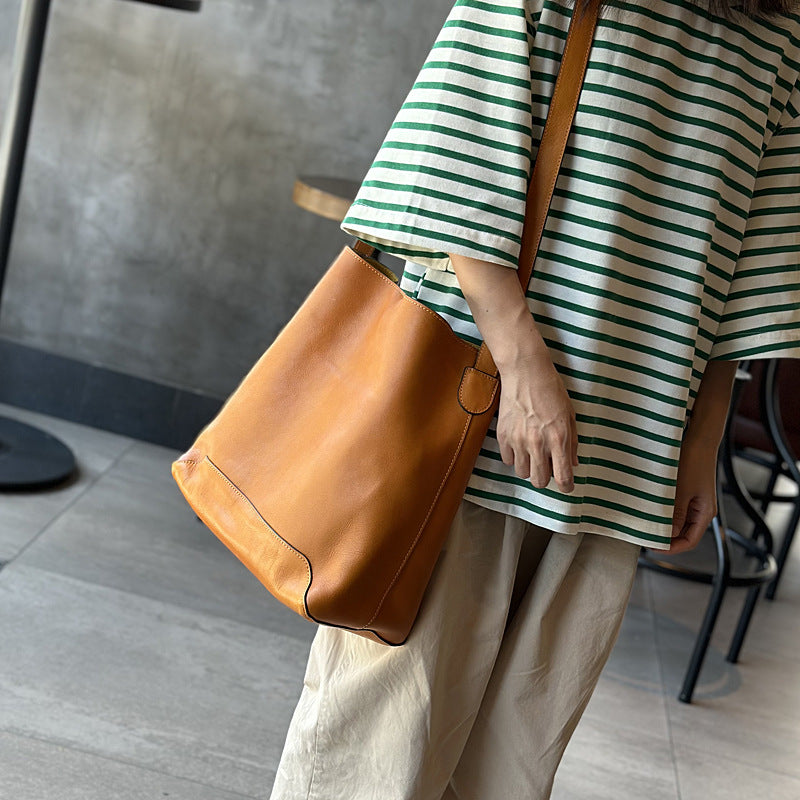 Simple Adjustable Strap Full Grain Leather Bucket Bag