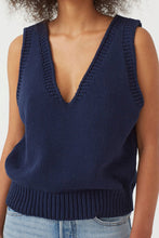 Load image into Gallery viewer, Women&#39;s Sleeveless Small Vest Sweater
