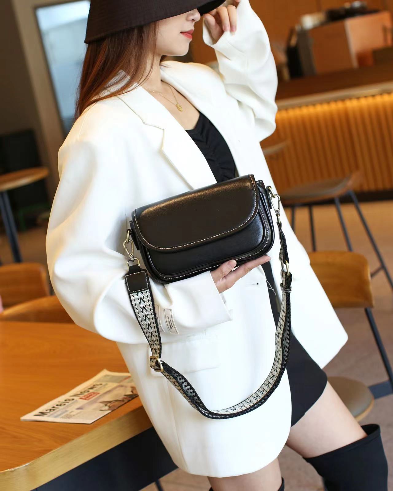 Simple Daylife Flap Crossbody Bag