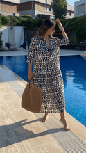 Load image into Gallery viewer, Black and White Print Long Sleeves Midi Dress
