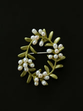 Load image into Gallery viewer, Peach Blossom Wreath Brooch (Pre-sale arrives within 7 days） - floysun
