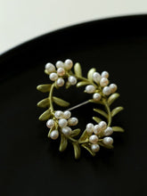 Load image into Gallery viewer, Peach Blossom Wreath Brooch (Pre-sale arrives within 7 days） - floysun
