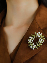 Load image into Gallery viewer, Peach Blossom Wreath Brooch (Pre-sale arrives within 7 days） - floysun
